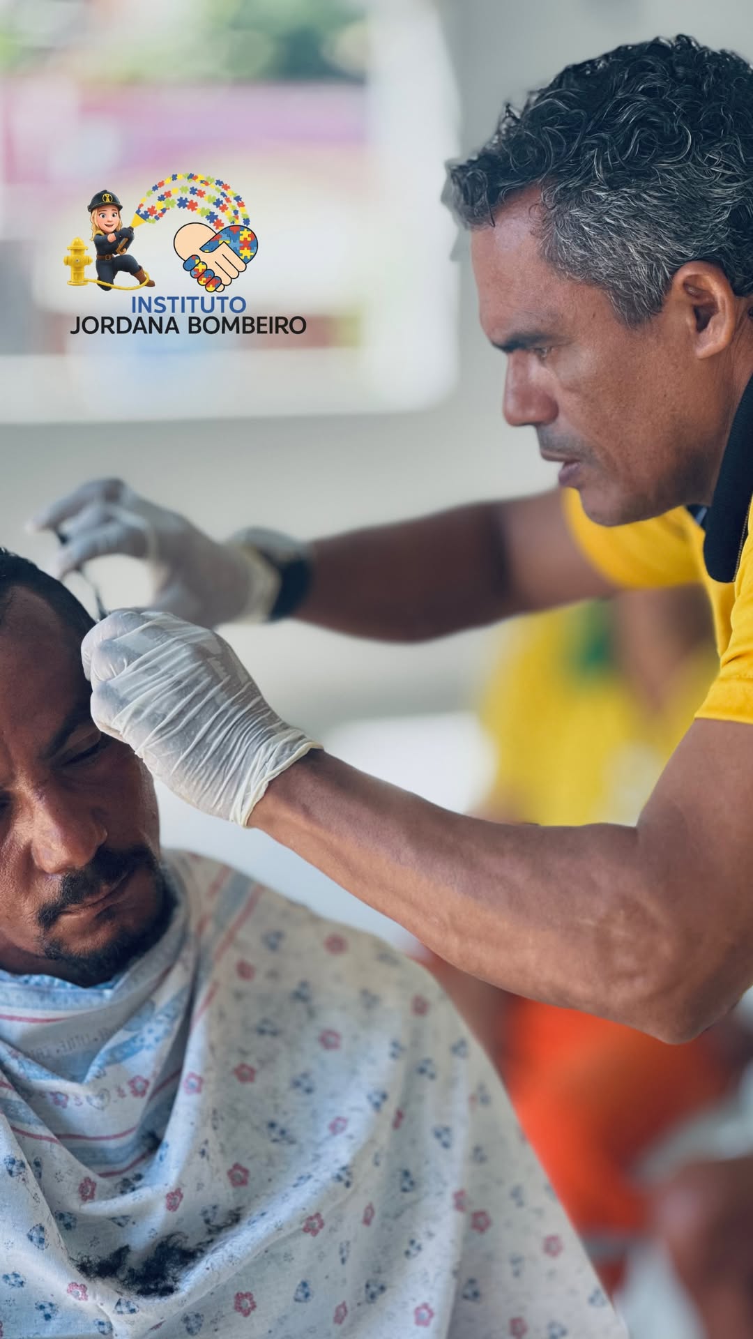 Entrega de óculos no mutirão do Instituto Jordana Bombeiro em Monte Verde, Paulista-PE