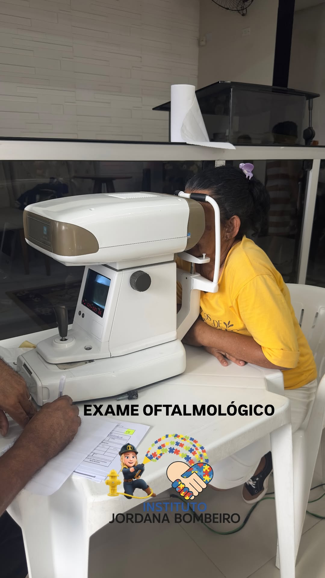 Exame de vista no mutirão do Instituto Jordana Bombeiro em Pau Amarelo, Paulista-PE